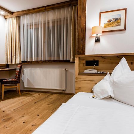 Garni Hotel Rosengarten B&B Selva di Val Gardena Eksteriør bilde