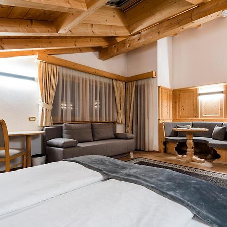 Garni Hotel Rosengarten B&B Selva di Val Gardena Eksteriør bilde