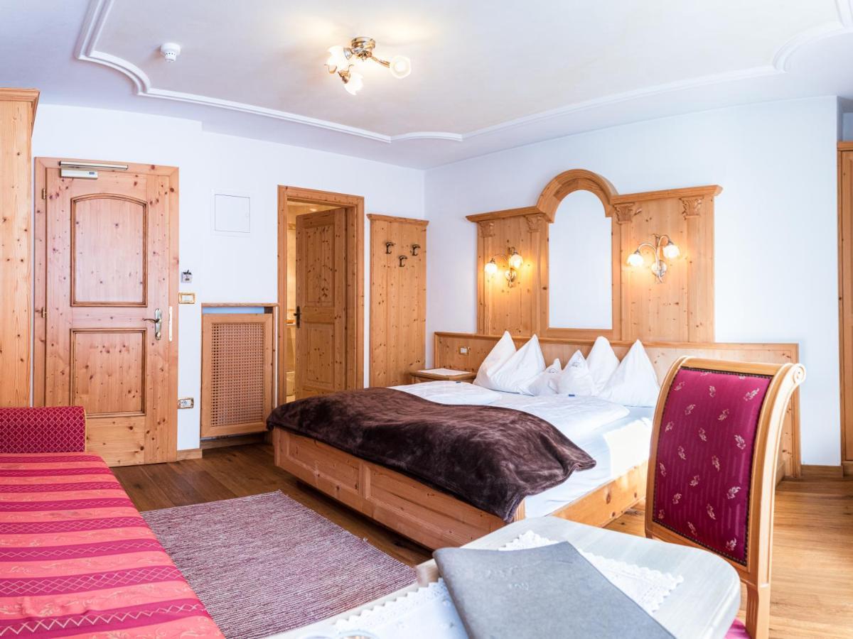 Garni Hotel Rosengarten B&B Selva di Val Gardena Eksteriør bilde