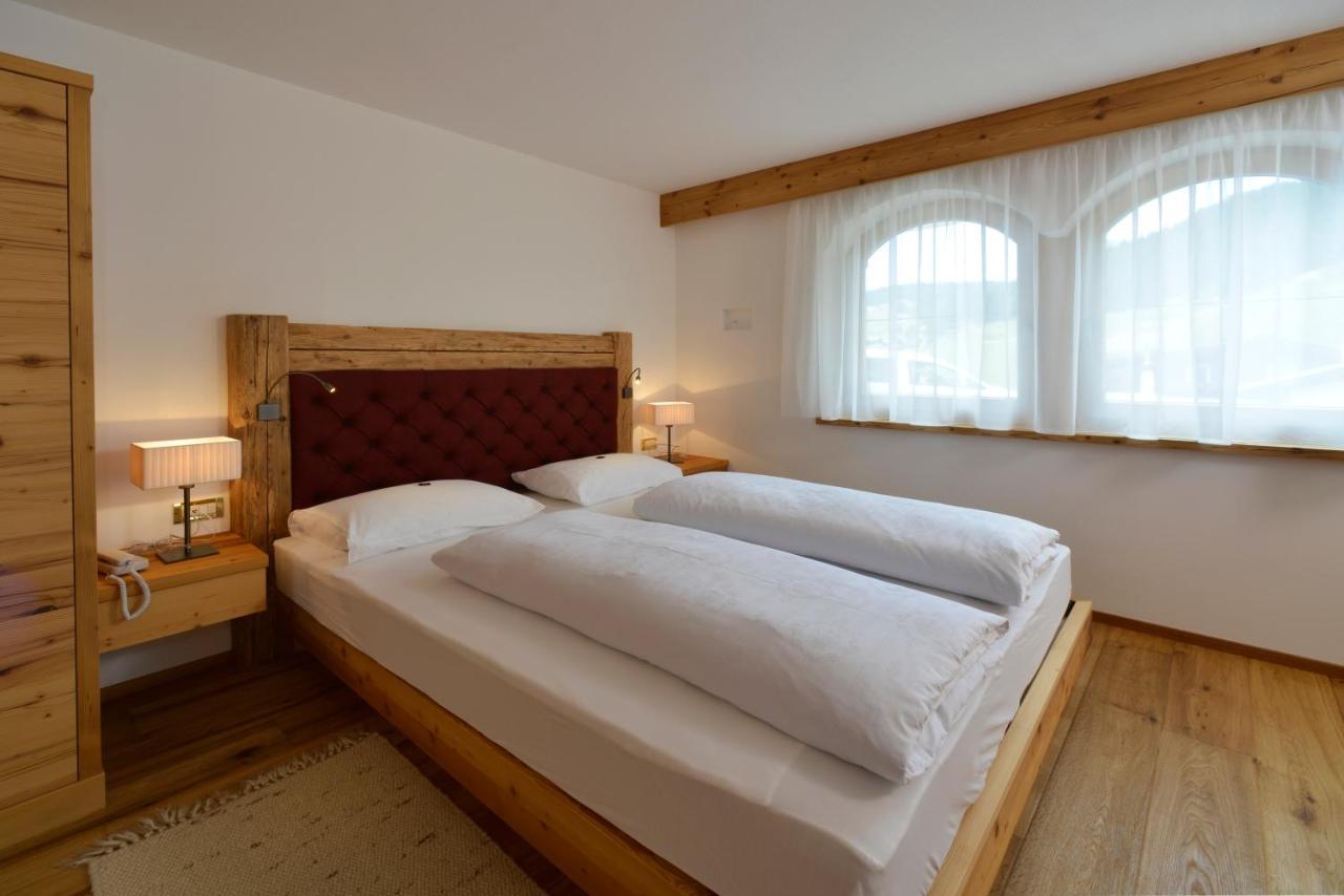 Garni Hotel Rosengarten B&B Selva di Val Gardena Eksteriør bilde