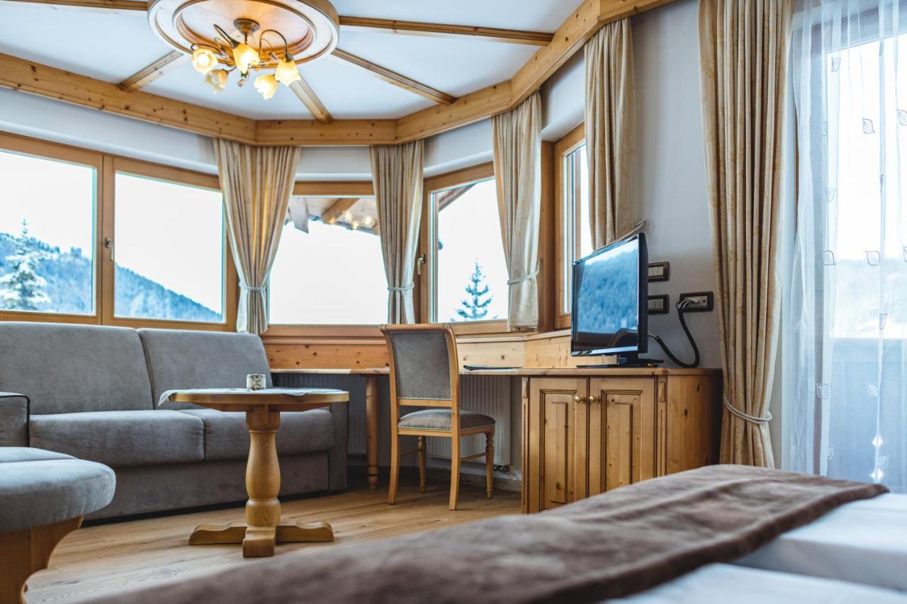 Garni Hotel Rosengarten B&B Selva di Val Gardena Eksteriør bilde