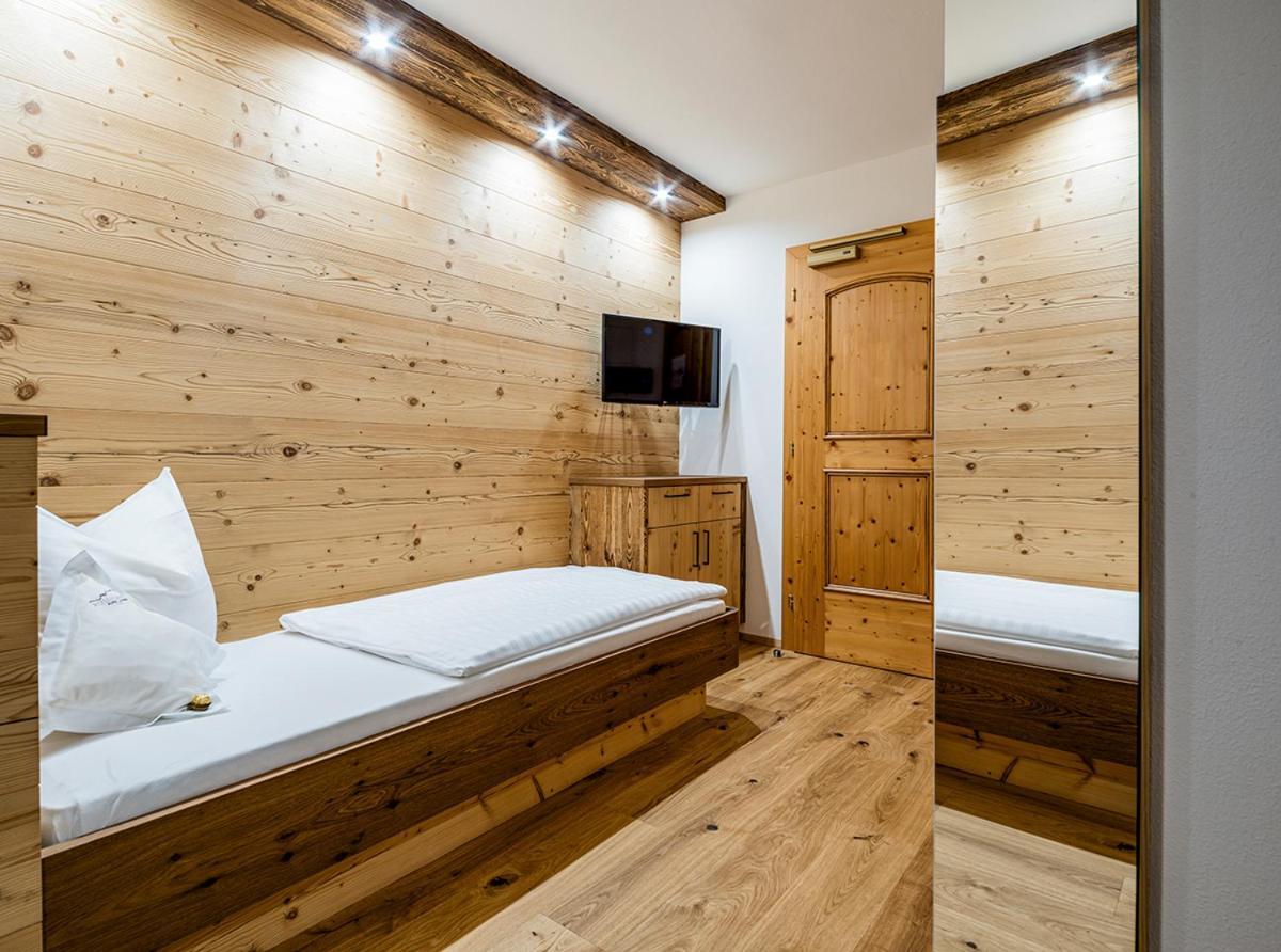 Garni Hotel Rosengarten B&B Selva di Val Gardena Eksteriør bilde