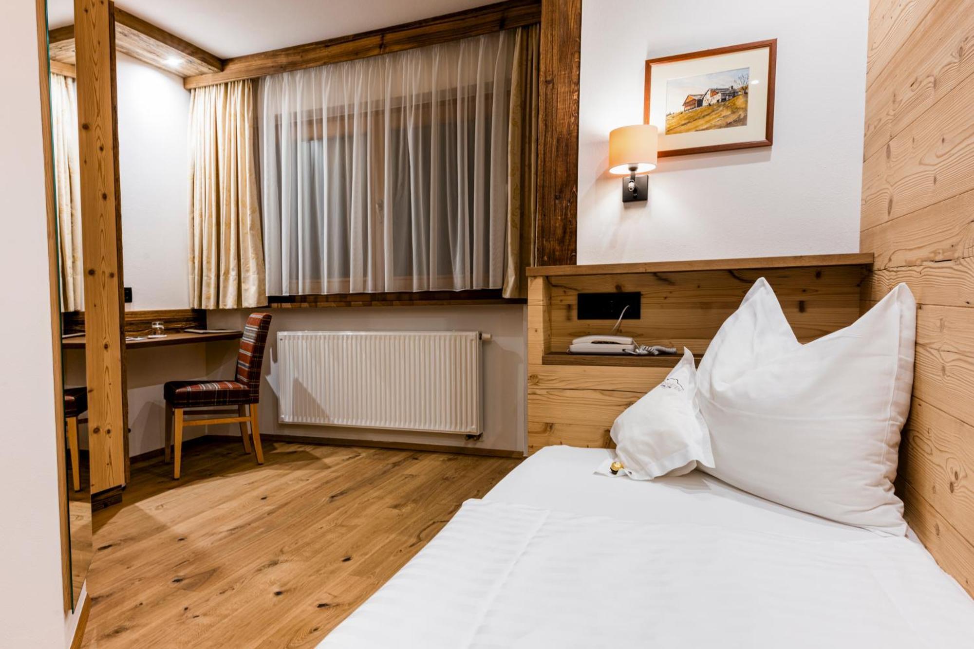 Garni Hotel Rosengarten B&B Selva di Val Gardena Eksteriør bilde