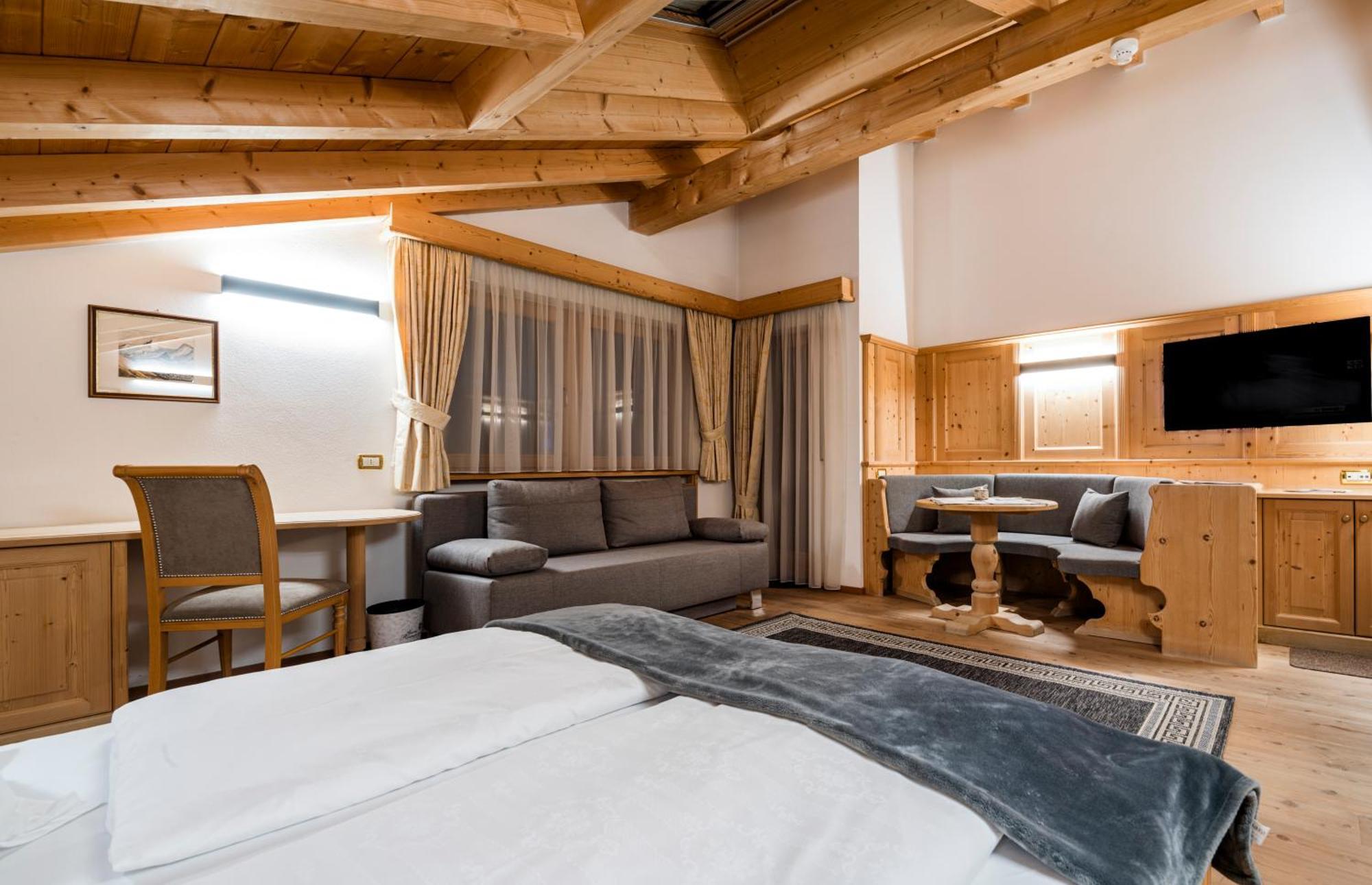 Garni Hotel Rosengarten B&B Selva di Val Gardena Eksteriør bilde